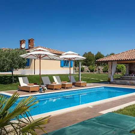 Nyaraló Evelyn Póla