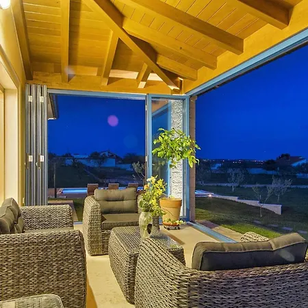 Evelyn 別荘 プーラ